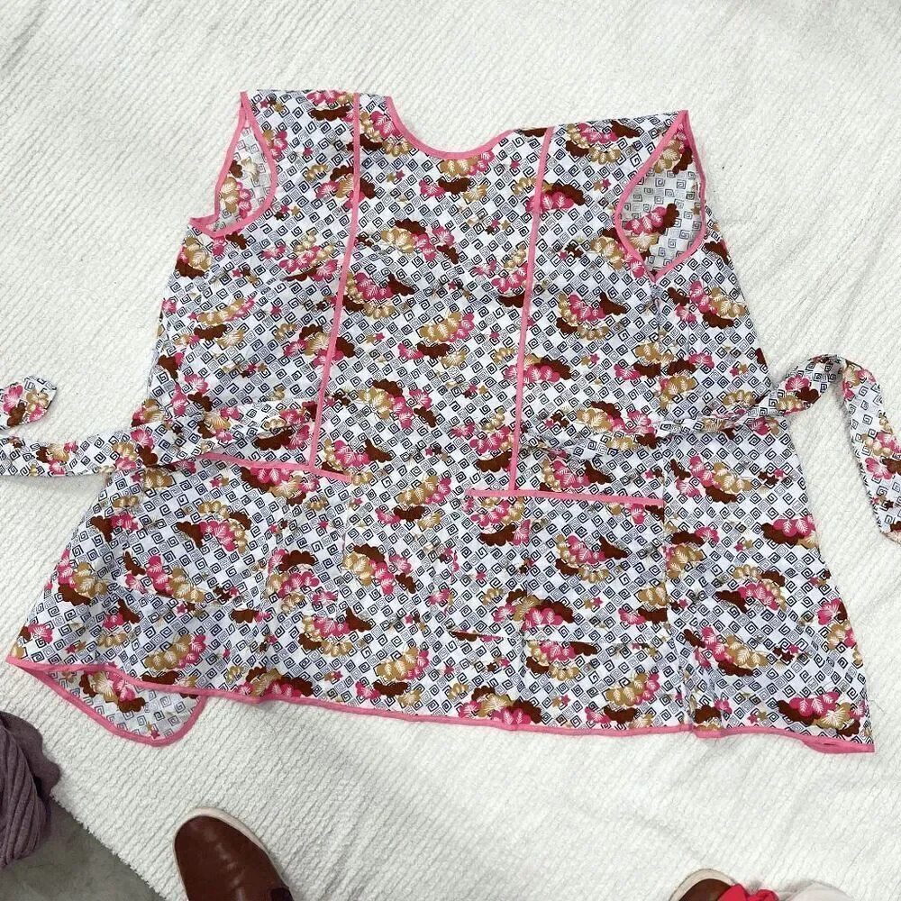 Vintage 1950s Carmen Lee Asian Print Cotton Smock Apron Pink Trim - Deadstock NW